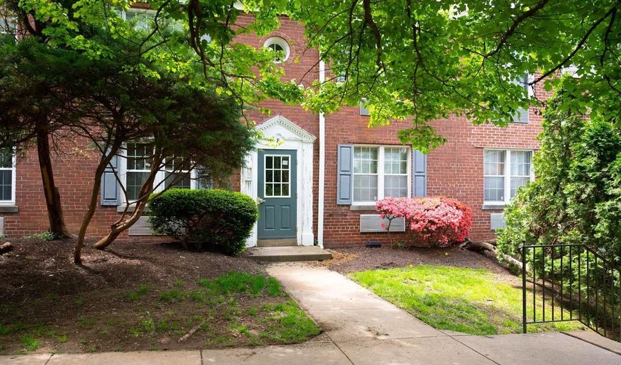 8 AUBURN Ct #A, Alexandria, VA 22305 - 1 Beds, 1 Bath