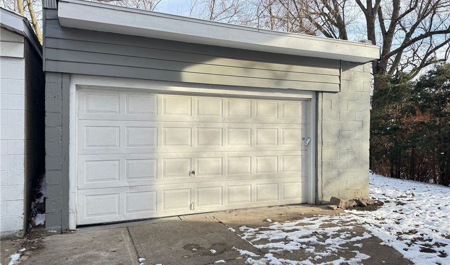 1239 Pondview Ave, Akron, OH 44305 - 5 Beds, 1 Bath