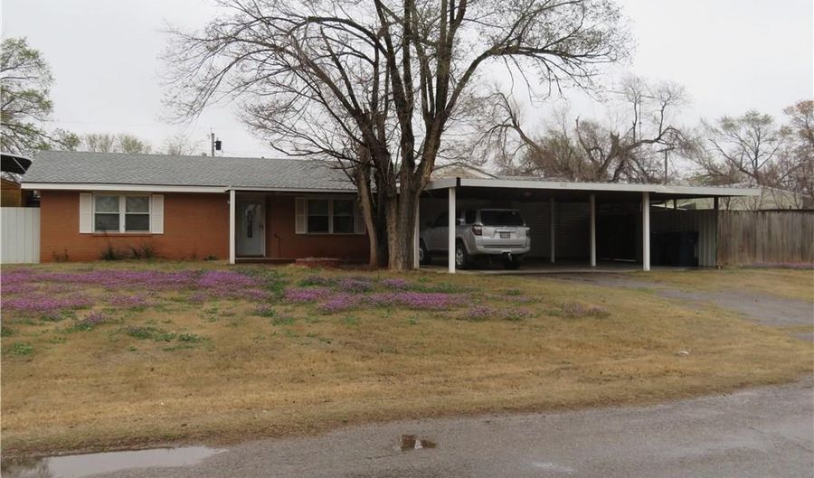 817 C St, Arapaho, OK 73620 - 2 Beds, 1 Bath