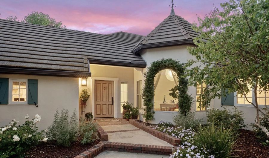 5 Country Gln, Fallbrook, CA 92028 - 5 Beds, 5 Bath