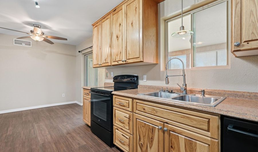 1281 S DELAWARE Dr, Apache Junction, AZ 85120 - 2 Beds, 2 Bath