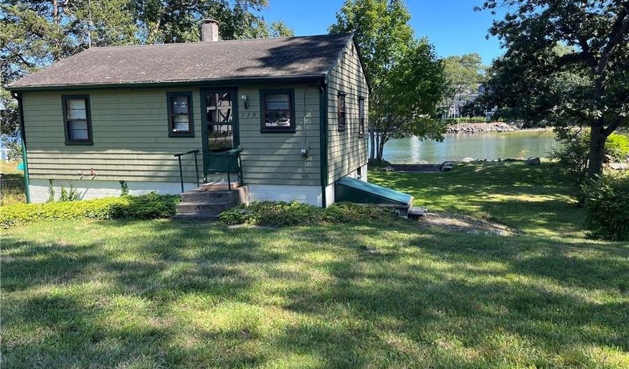 229 Earle Dr, North Kingstown, RI 02852 - 2 Beds, 1 Bath