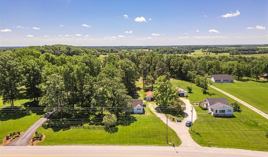 1352 W Main St, Auburn, KY 42206 - 2 Beds, 1 Bath