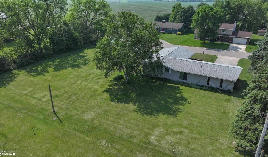101 Hilltop Dr, Ackley, IA 50601 - 3 Beds, 2 Bath