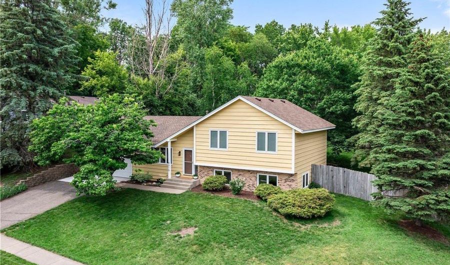 8315 141st St W, Apple Valley, MN 55124 - 3 Beds, 2 Bath