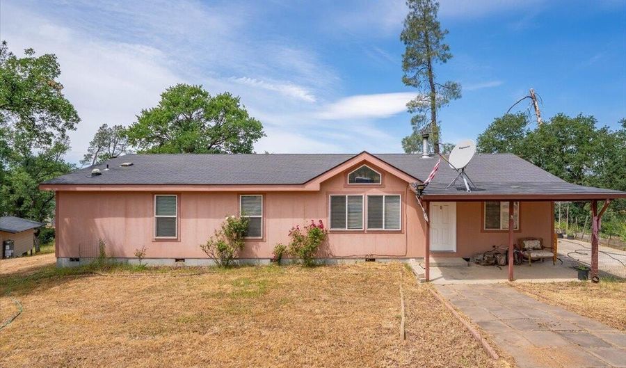 16605 Lassen Ave, Anderson, CA 96007 - 3 Beds, 2 Bath