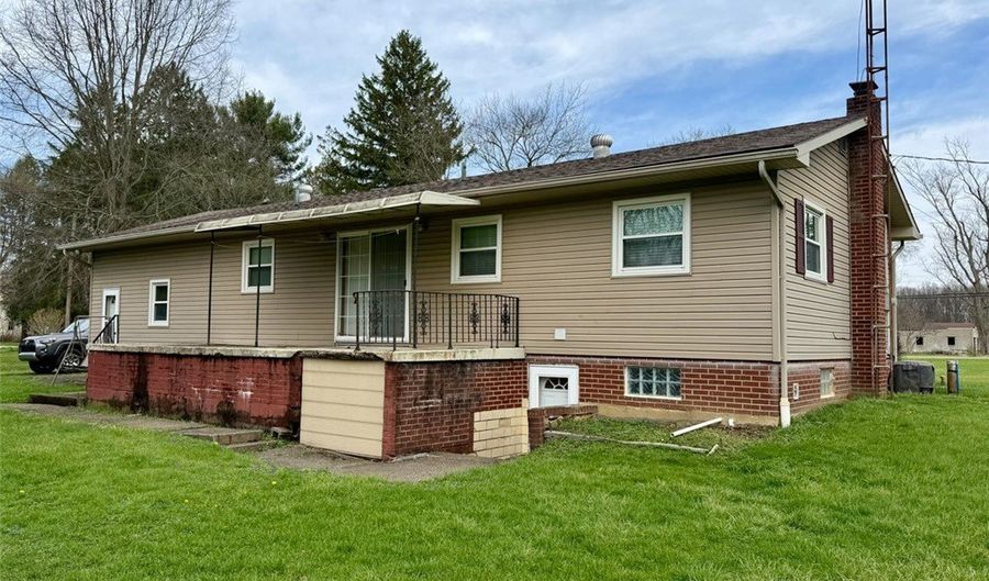11455 Walnut Ave NE, Alliance, OH 44601 - 2 Beds, 1 Bath
