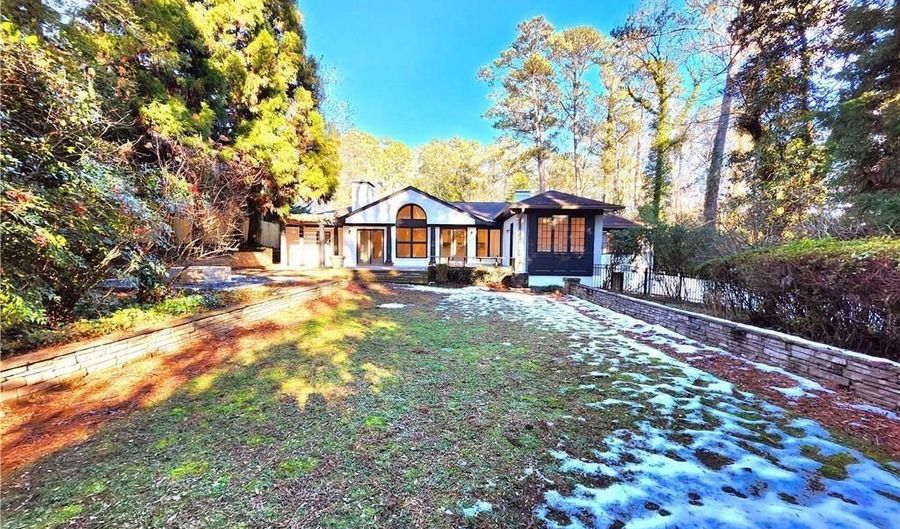 4044 Northside Dr, Atlanta, GA 30342 - 6 Beds, 6 Bath