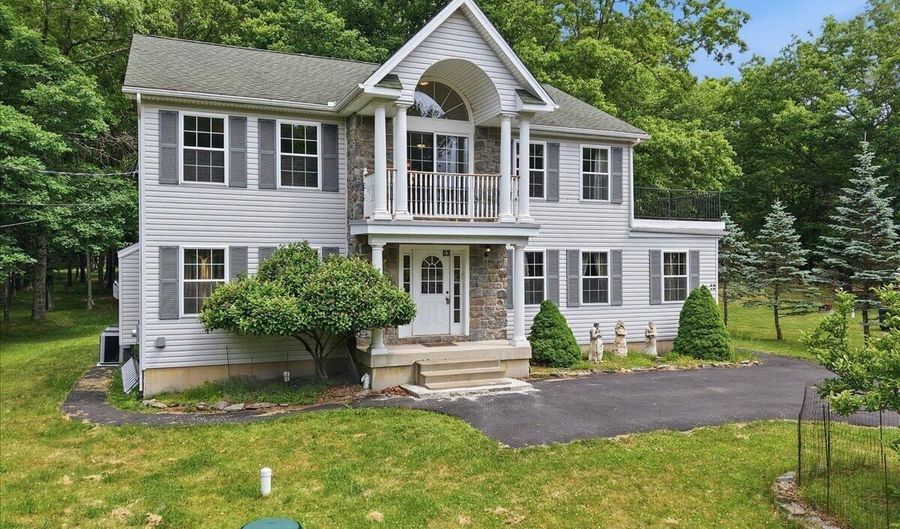 63 Fox Hill Rd, Albrightsville, PA 18210 - 3 Beds, 3 Bath