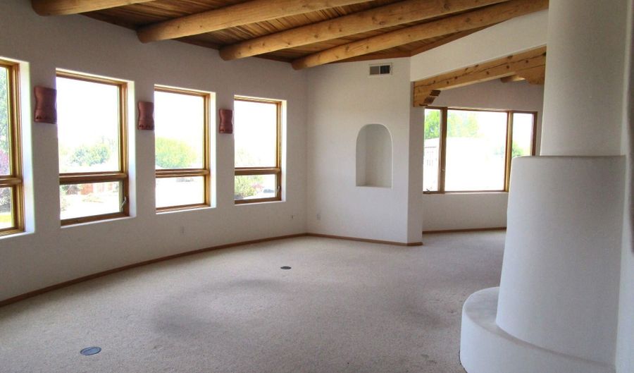 702 FRENCH Dr, Aztec, NM 87410 - 4 Beds, 4 Bath