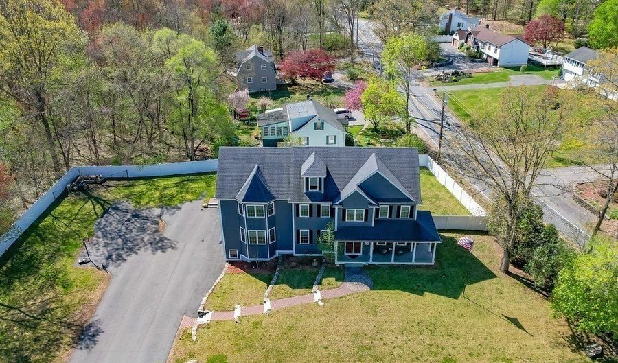 32 Allen Rd, Billerica, MA 01821 - 6 Beds, 5 Bath
