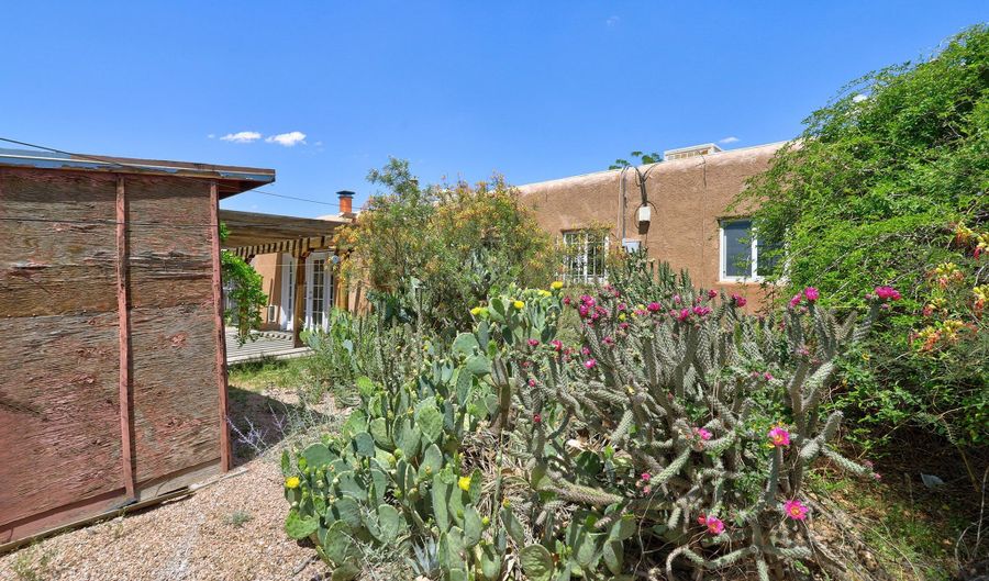 1725 RICHMOND Dr NE, Albuquerque, NM 87106 - 3 Beds, 2 Bath
