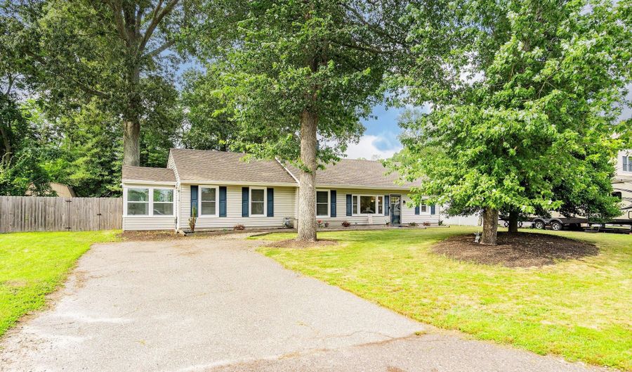 609 Main St, Bayville, NJ 08721 - 4 Beds, 2 Bath