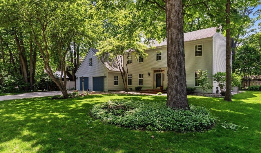1837 S LEE St, Appleton, WI 54915 - 4 Beds, 3 Bath