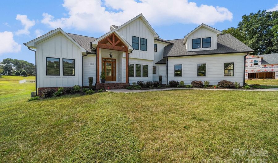 604 Muirfield Dr, Albemarle, NC 28001 - 4 Beds, 3 Bath