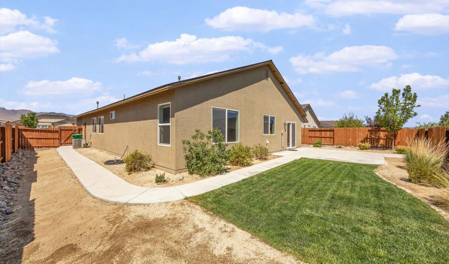 214 Red Oak Dr, Fernley, NV 89408 - 3 Beds, 2 Bath