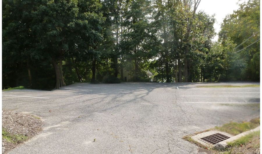 324 Albany Tpke, Canton, CT 06019 - 0 Beds, 3 Bath