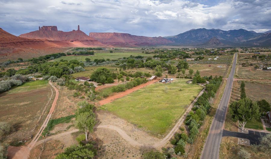 9 CHAMISA Ln, Castle Valley, UT 84532 - 1 Beds, 1 Bath