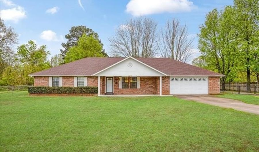 306 SE 4th St, Antlers, OK 74523 - 3 Beds, 2 Bath