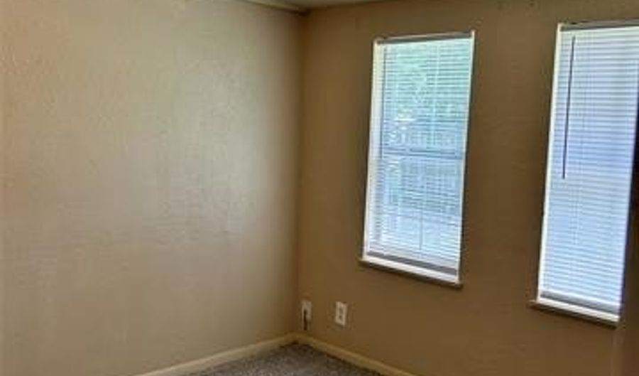 15 N Street NW, Ardmore, OK 73401 - 2 Beds, 1 Bath
