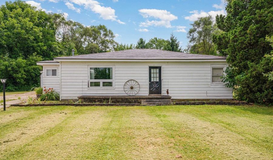 235 Riverside Dr, Alma, MI 48801 - 3 Beds, 1 Bath