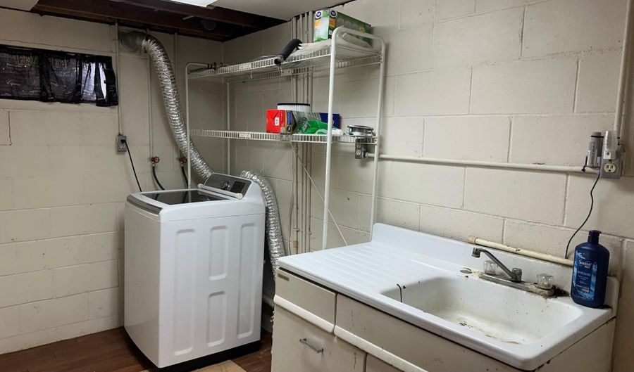 2323 R St, Auburn, NE 68305 - 3 Beds, 2 Bath