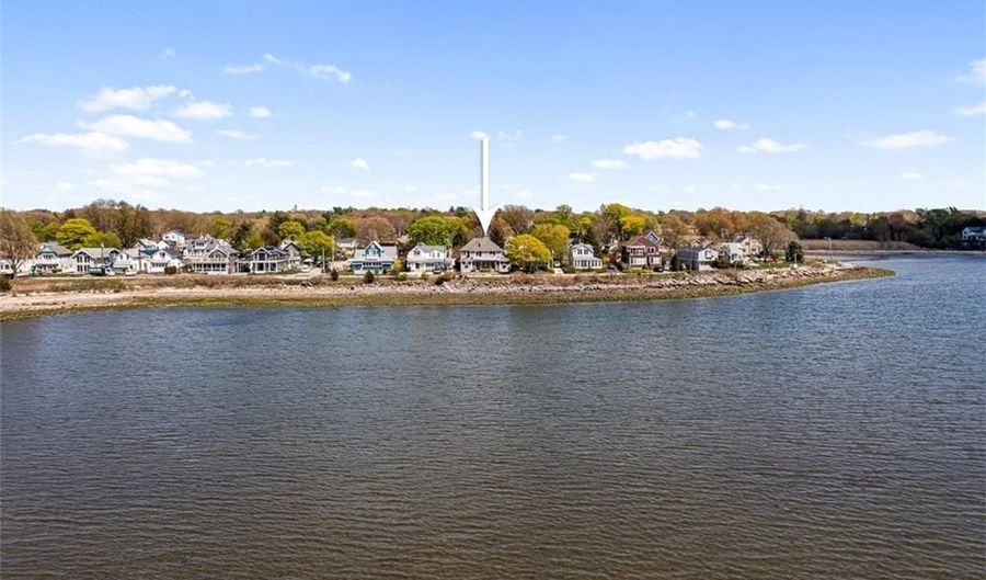 15 Shore Dr, Barrington, RI 02806 - 5 Beds, 4 Bath