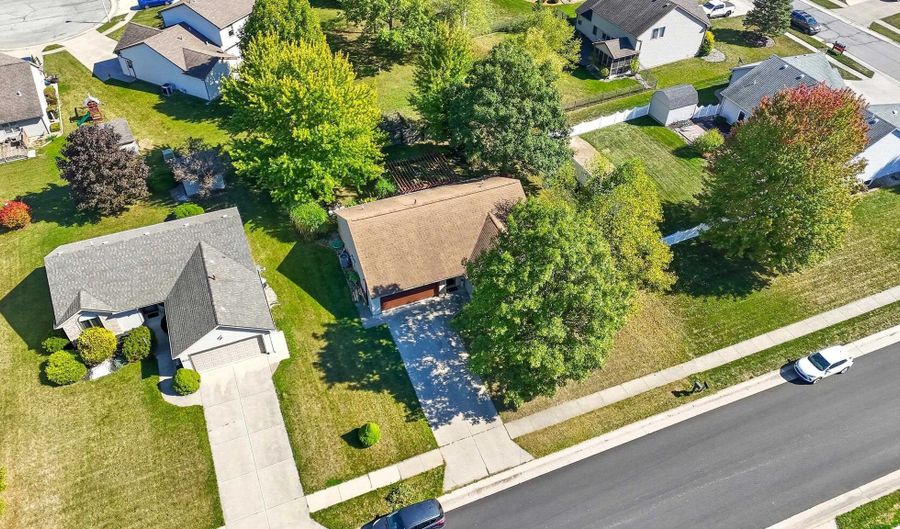 1414 Duesenberg Dr, Auburn, IN 46706 - 3 Beds, 2 Bath