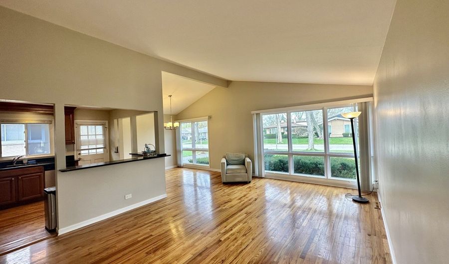 1243 S Mitchell Ave, Arlington Heights, IL 60005 - 3 Beds, 2 Bath