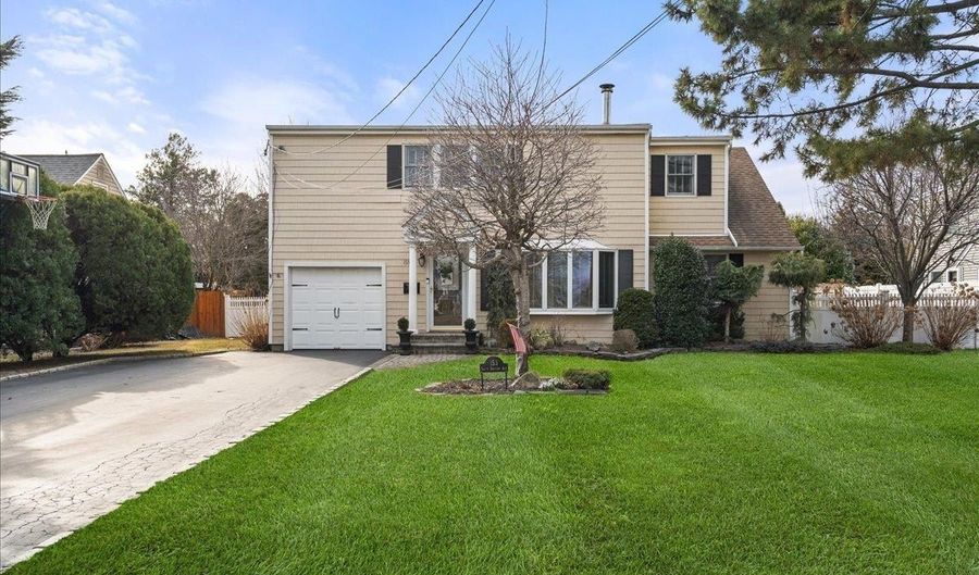 153 S Bayview Ave, Amityville, NY 11701 - 3 Beds, 2 Bath