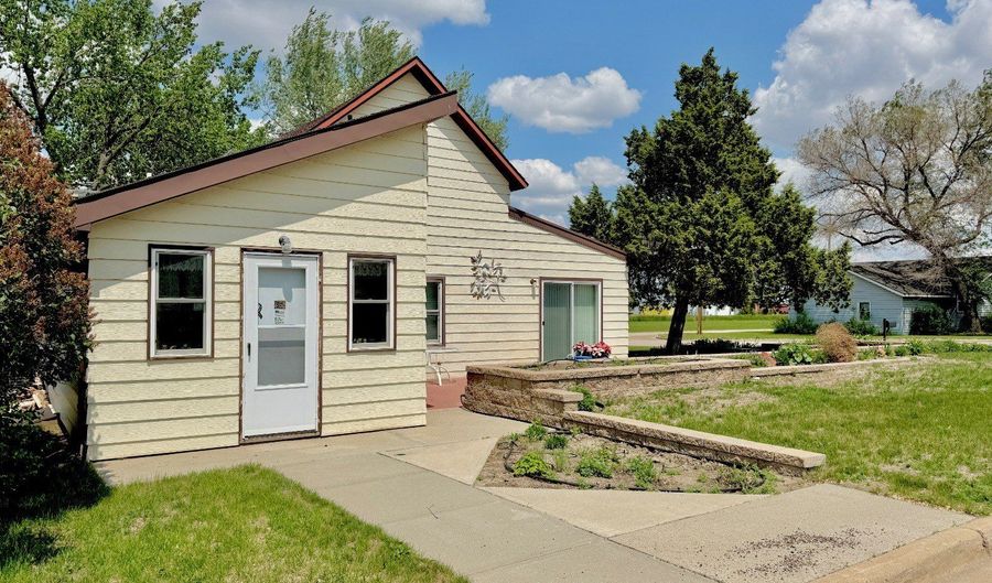 201 3rd Ave NW, Bowman, ND 58623 - 3 Beds, 1 Bath