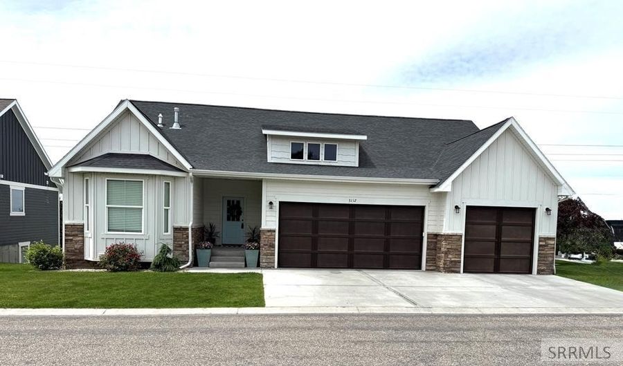 3112 S Chartwell Gdns, Ammon, ID 83406 - 5 Beds, 3 Bath