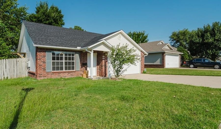 904 Krug Rd, Bentonville, AR 72712 - 3 Beds, 2 Bath