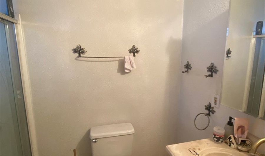 329 E 109th St, Los Angeles, CA 90061 - 3 Beds, 2 Bath