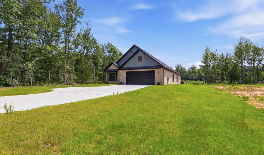 12786 W SARDIS Rd, Bauxite, AR 72011 - 4 Beds, 2 Bath