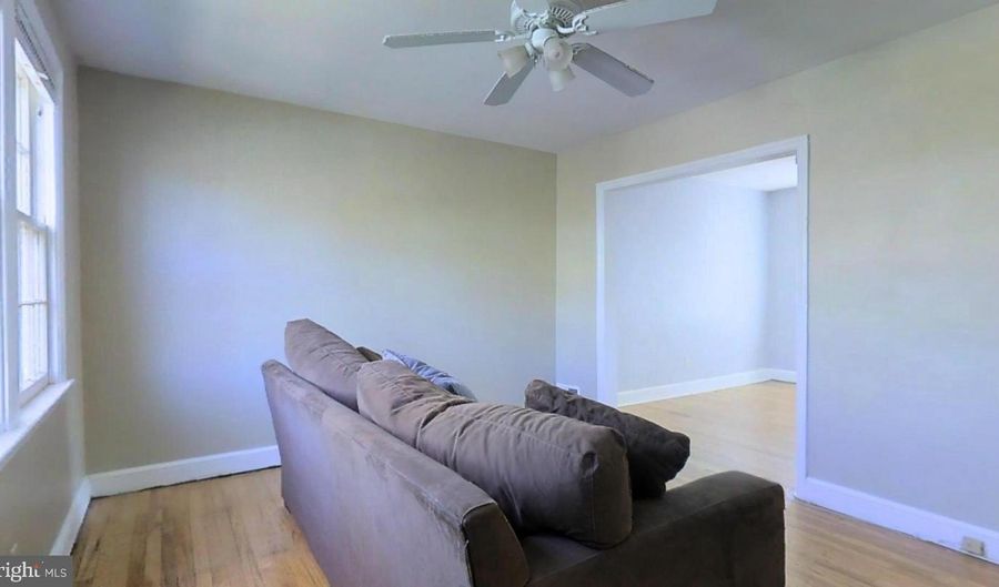 2112 N BRANDYWINE St, Arlington, VA 22207 - 2 Beds, 2 Bath