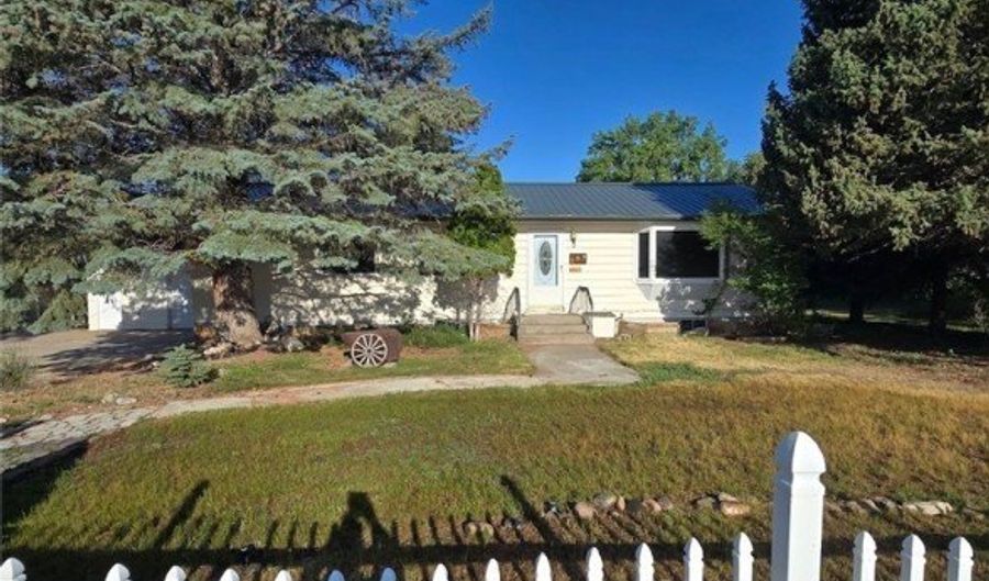 208 S F St, Bridger, MT 59014 - 4 Beds, 2 Bath