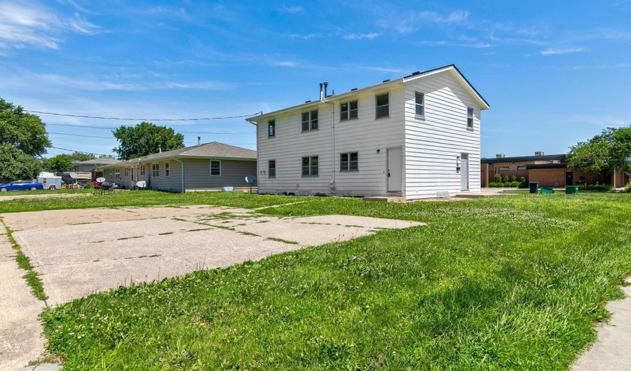 102 NW Sharmin Dr, Ankeny, IA 50023 - 2 Beds, 1 Bath