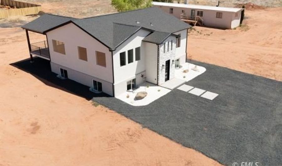 520 S Pioneer St, Colorado City, AZ 86021 - 5 Beds, 3 Bath