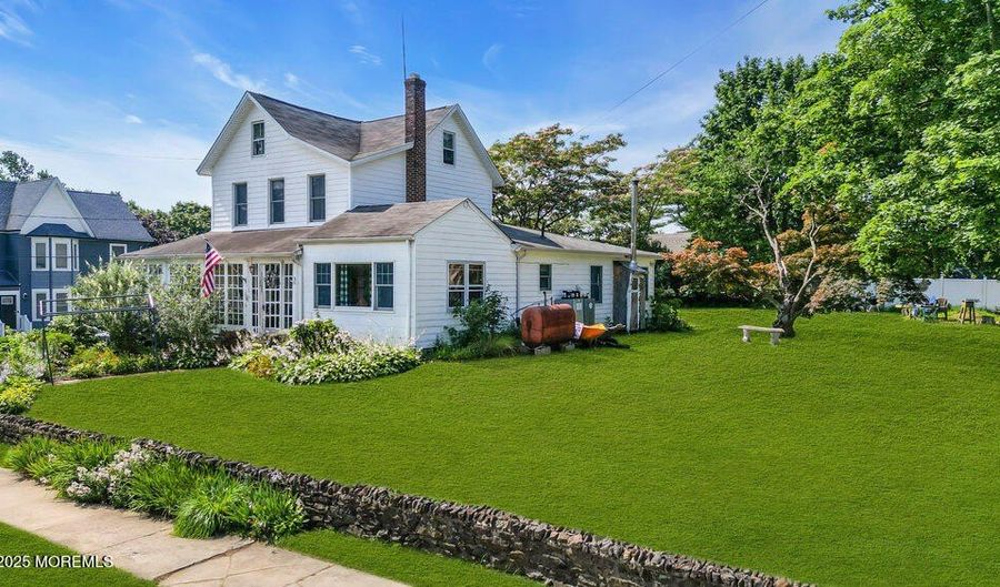 41 South Ave, Atlantic Highlands, NJ 07716 - 2 Beds, 2 Bath