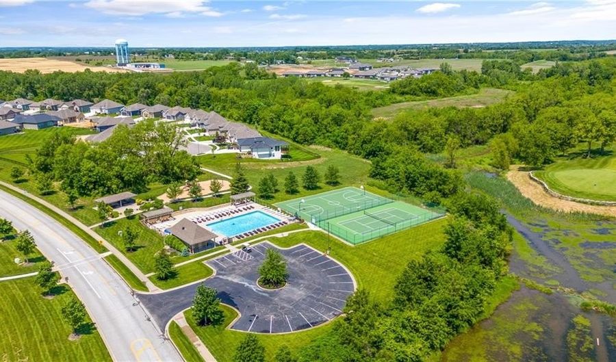 4313 Lakeview Ter, Basehor, KS 66007 - 4 Beds, 3 Bath