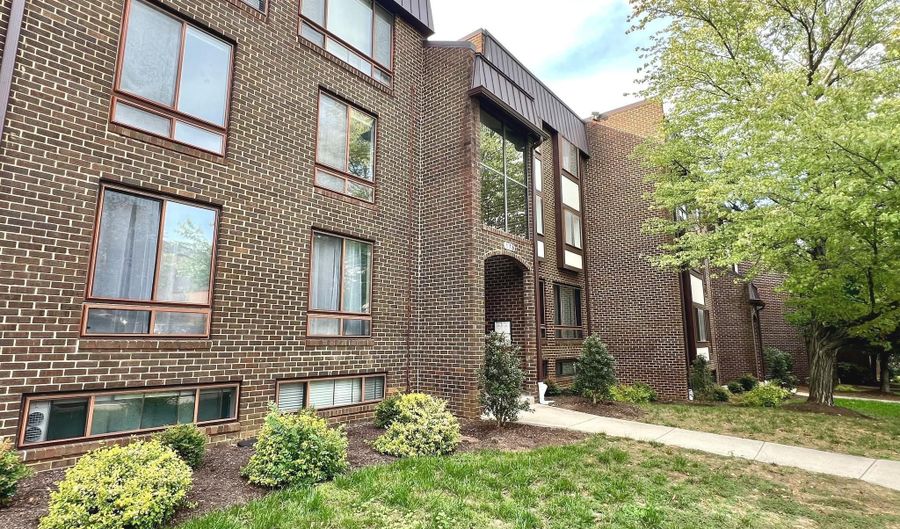 118 ROBERTS Ln 300, Alexandria, VA 22314 - 2 Beds, 2 Bath