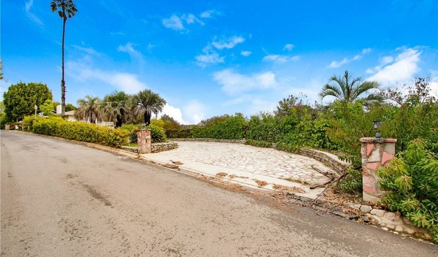 1330 San Remo Dr, Pacific Palisades, CA 90272 - 3 Beds, 4 Bath