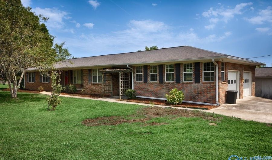 22724 Cairo Hollow Rd, Athens, AL 35614 - 3 Beds, 2 Bath