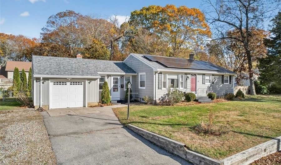 140 Promenade St, Barrington, RI 02806 - 3 Beds, 2 Bath