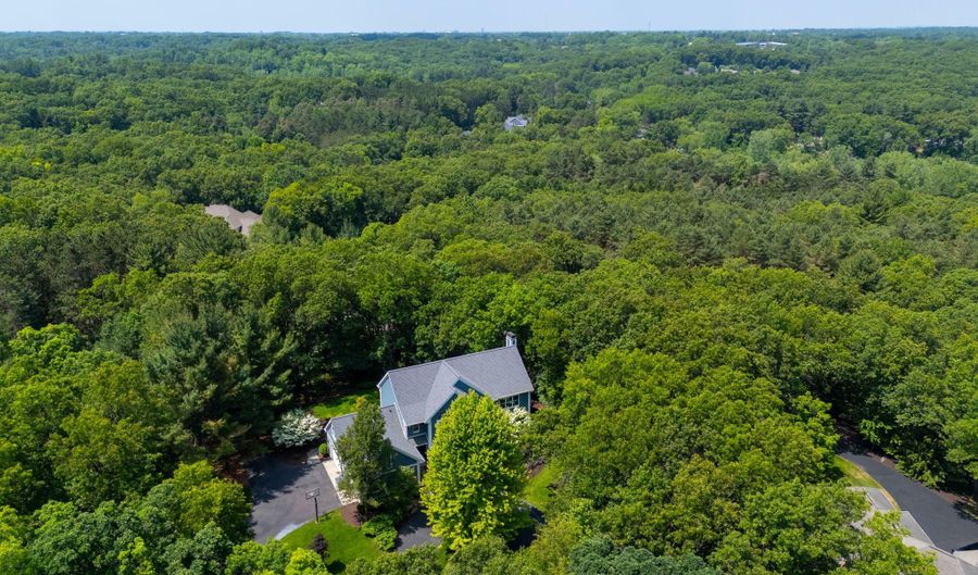 1977 EMERALD GLEN Ct NE, Ada, MI 49301 - 6 Beds, 5 Bath