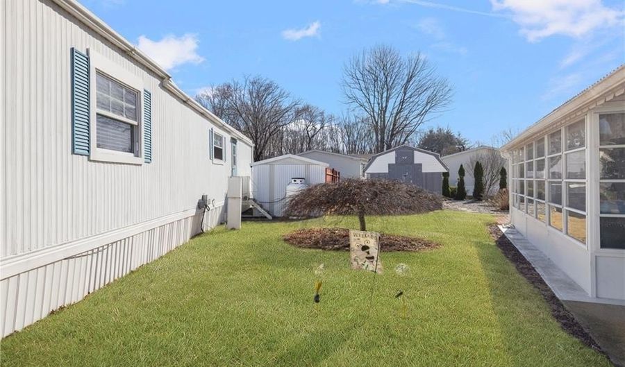 27 Woodward Rd, Lincoln, RI 02865 - 2 Beds, 1 Bath