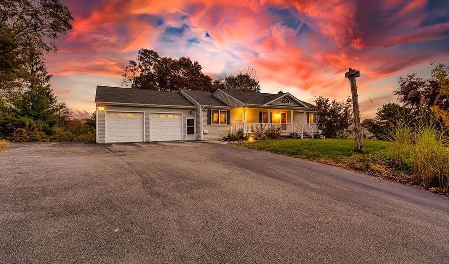 42 Kiley Way, Coventry, RI 02816 - 3 Beds, 3 Bath