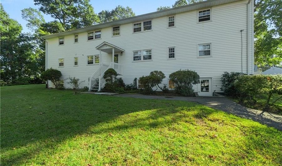 280 E Main St APT A2, Clinton, CT 06413 - 2 Beds, 1 Bath