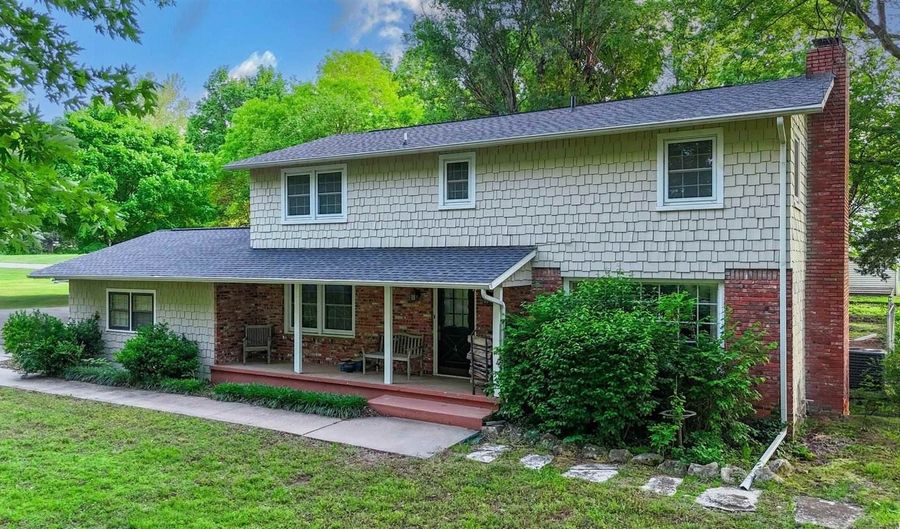 4 Orange Ln, Arkansas City, KS 67005 - 3 Beds, 2 Bath